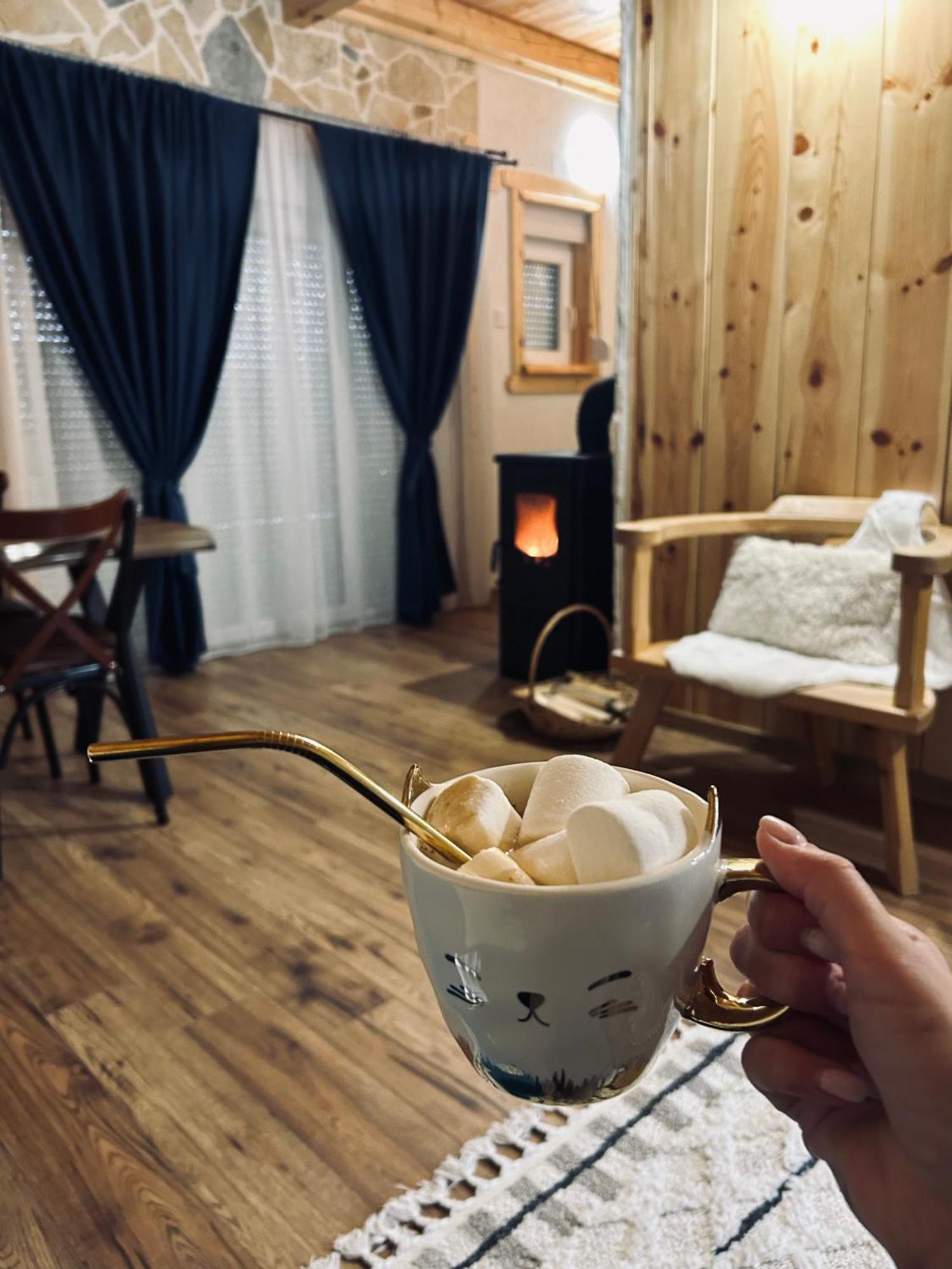 Nomad Lodge Zminica Žabljak Esterno foto