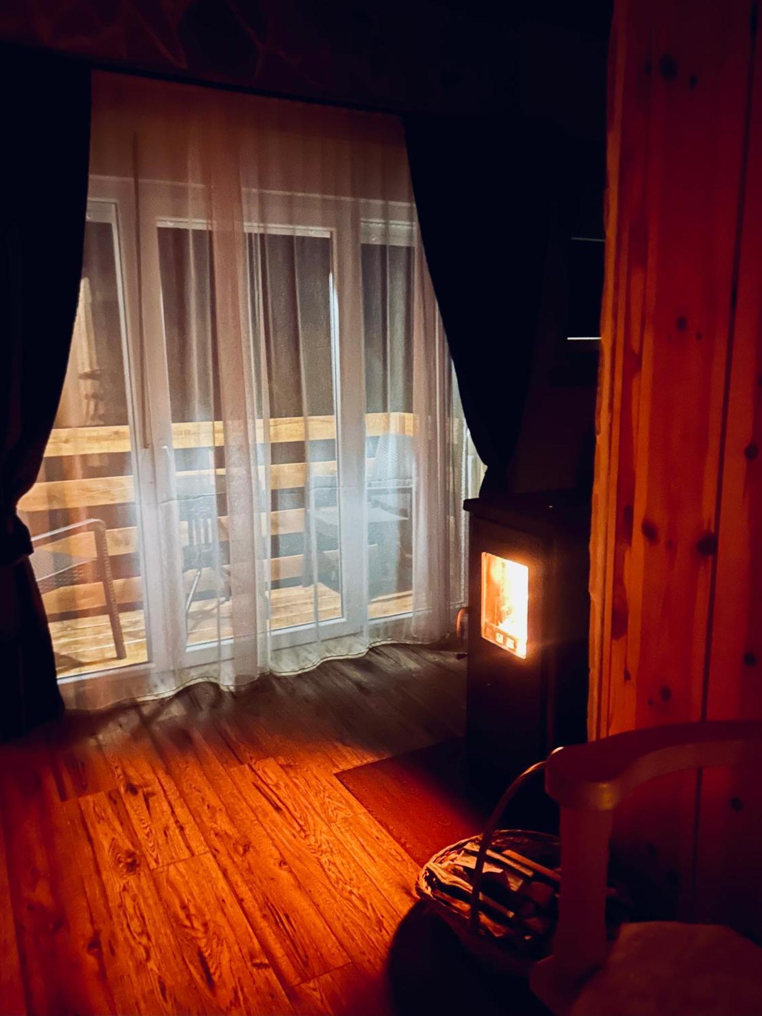 Nomad Lodge Zminica Žabljak Esterno foto