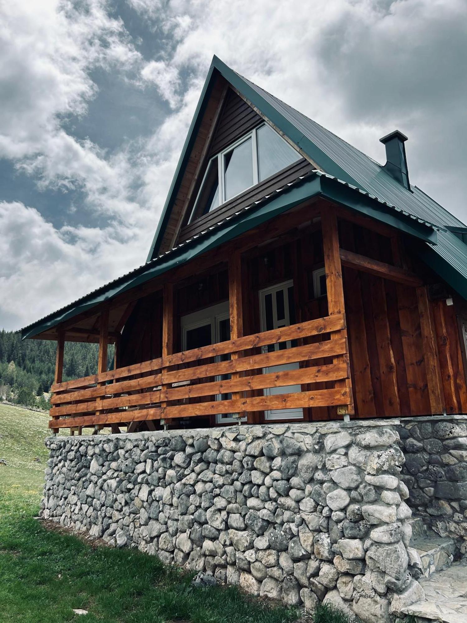 Nomad Lodge Zminica Žabljak Esterno foto